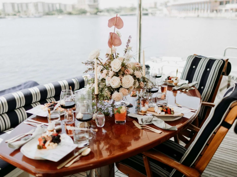Yacht charter State of Florida - Sunseeker Vanguard on SamBoat