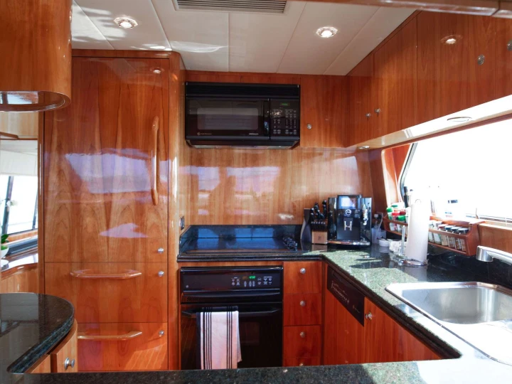 Luxury Yacht to hire State of Florida at the best price