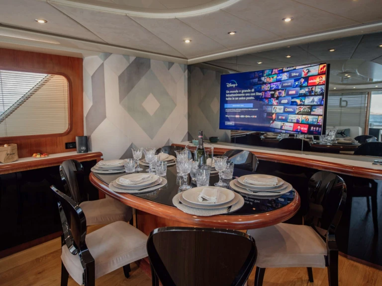 Charter a Versilcraft BEYOND in Gouvia on Samboat