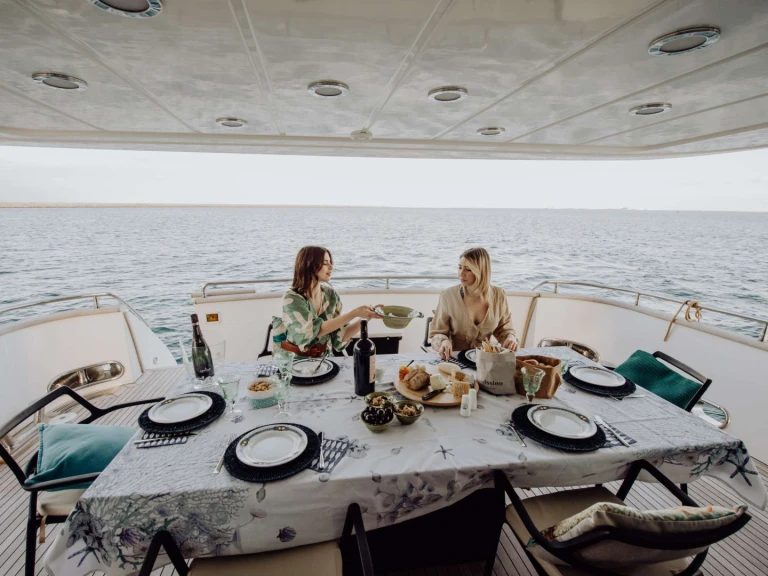 Hire Luxury Yacht with or without skipper Versilcraft Gouvia