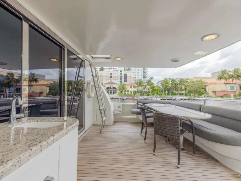 Hire Luxury Yacht with or without skipper Lazzara City of West Palm Beach