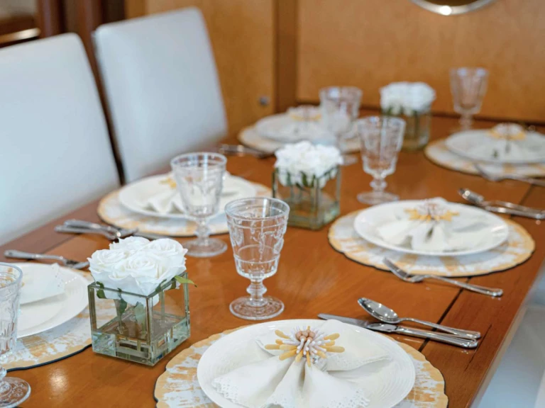 Hire Luxury Yacht  with a boat licence