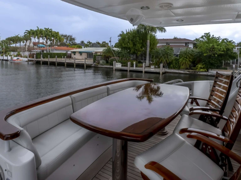 Yacht charter New England - Hatteras GALLOPIN on SamBoat