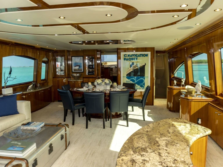 Hire Luxury Yacht with or without skipper Hatteras Nassau