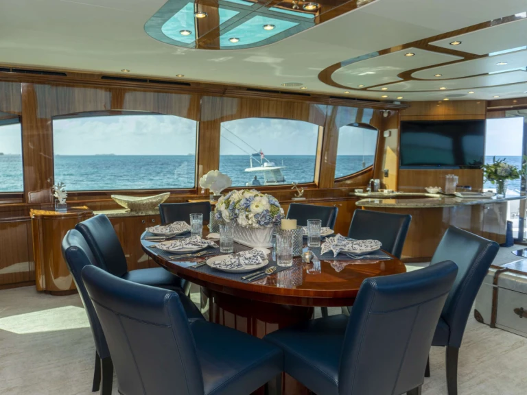 Luxury Yacht to hire Nassau at the best price
