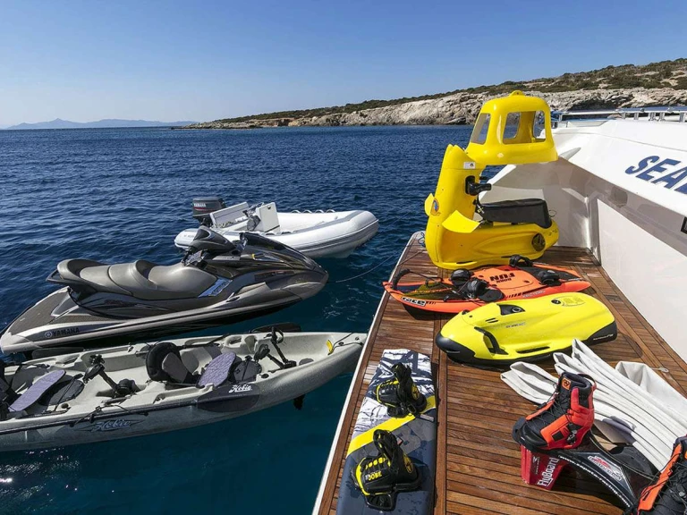 Charter a Ferretti LAZY DAYS in Athens on Samboat