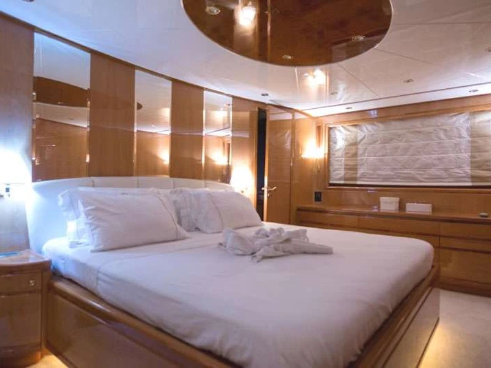 Hire Luxury Yacht with or without skipper Posillipo Athens