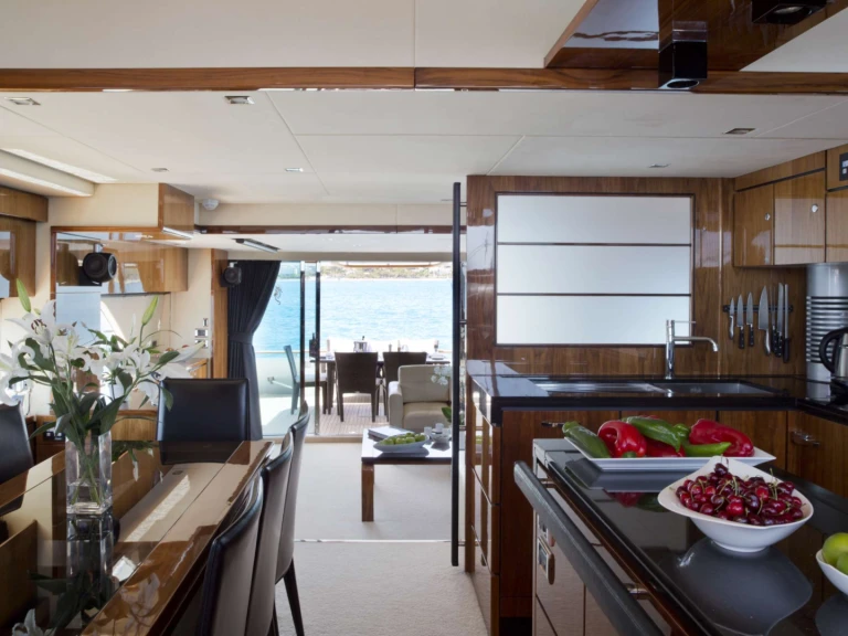 Hire a Fairline-Squadron D5 Antibes