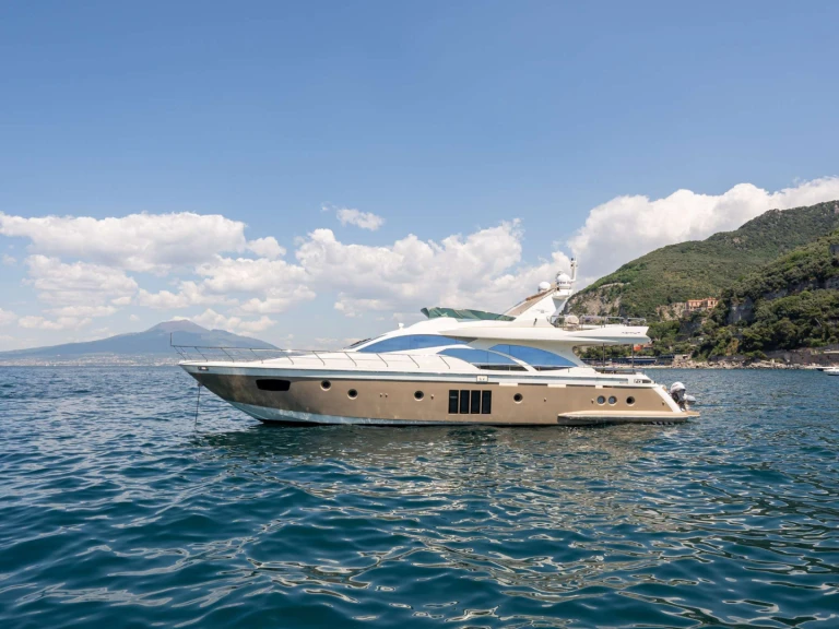 Hire Luxury Yacht with or without skipper Azimut Castellammare di Stabia