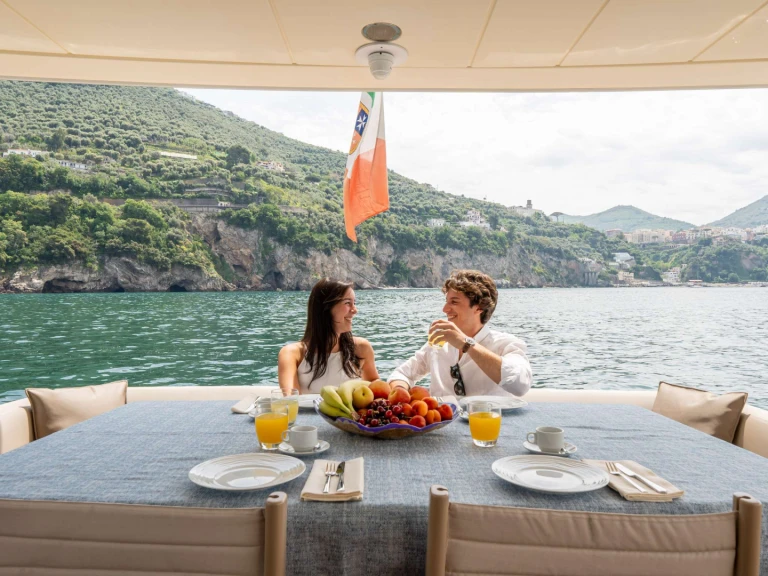 Hire Luxury Yacht Azimut with a boat licence