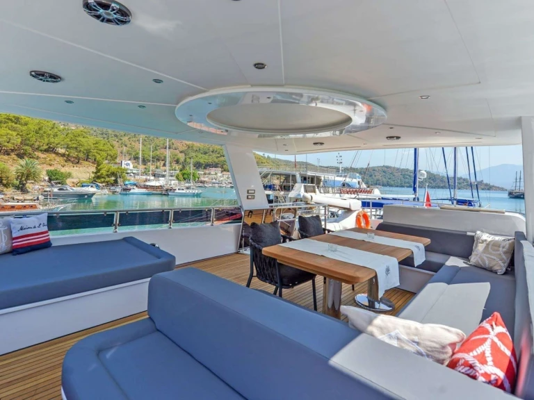Luxury Yacht hire in Greece - Custom FLOKI