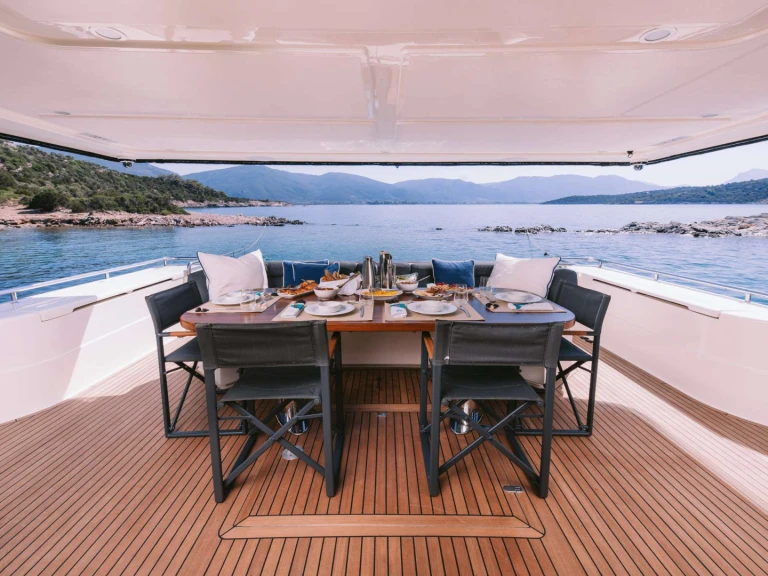 Charter a Ferretti OXYGEN 8 in Athens on Samboat