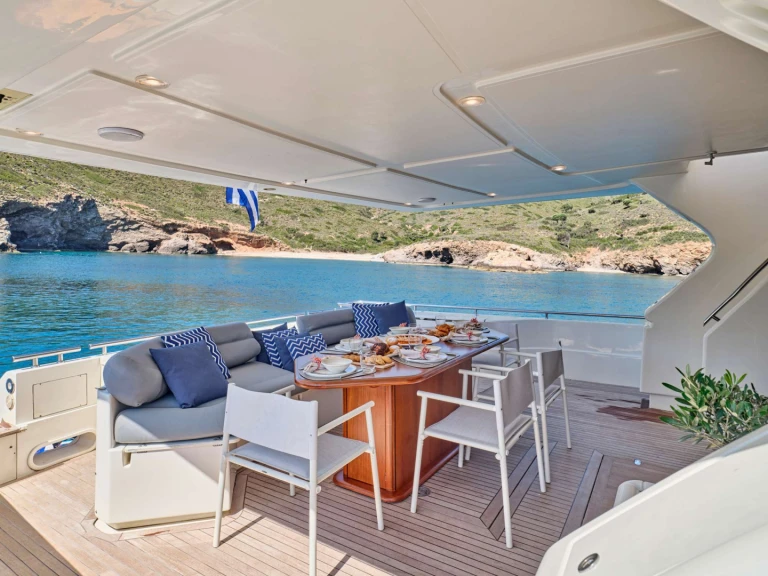 Luxury Yacht hire in Lávrio - Ferretti APEΙRON BLUE