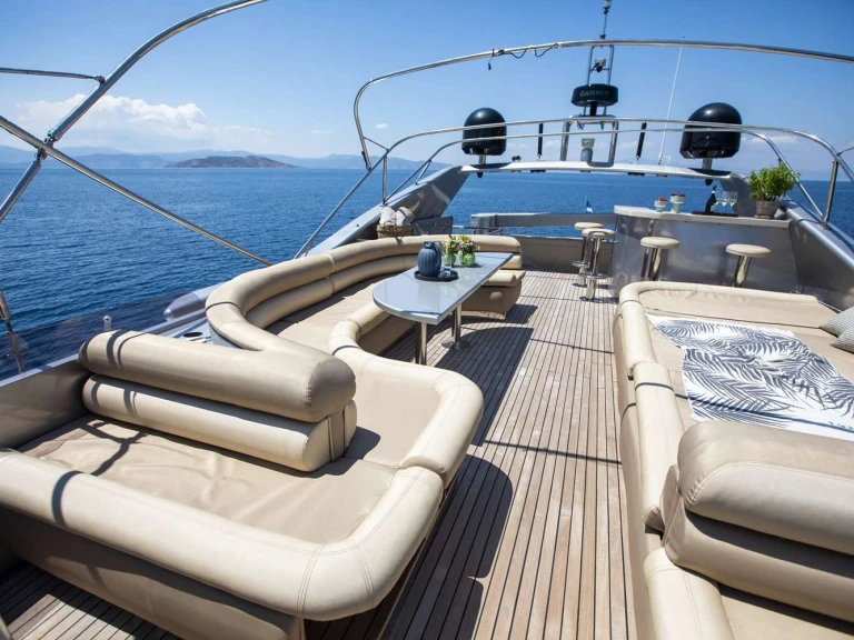 Luxury Yacht to hire Athens at the best price