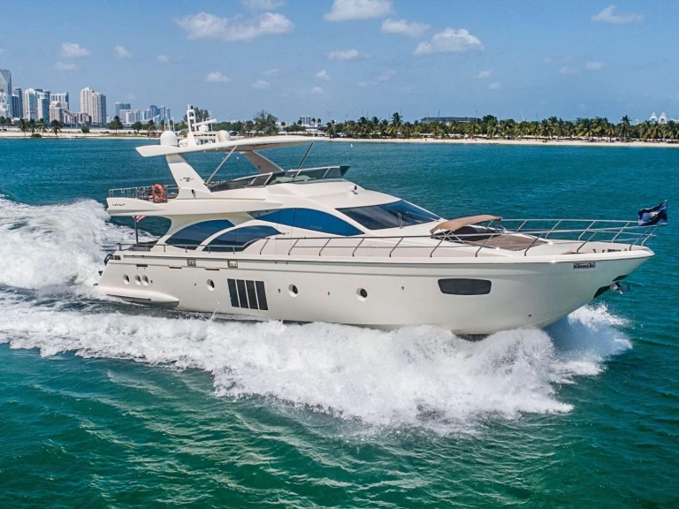Luxury Yacht to hire Miami at the best price