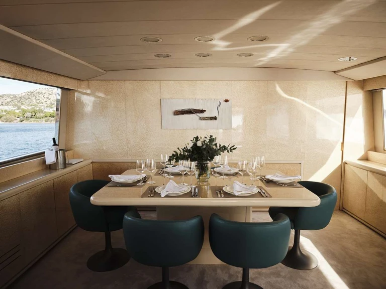 Charter a Versilcraft CARIÑO in Athens on Samboat