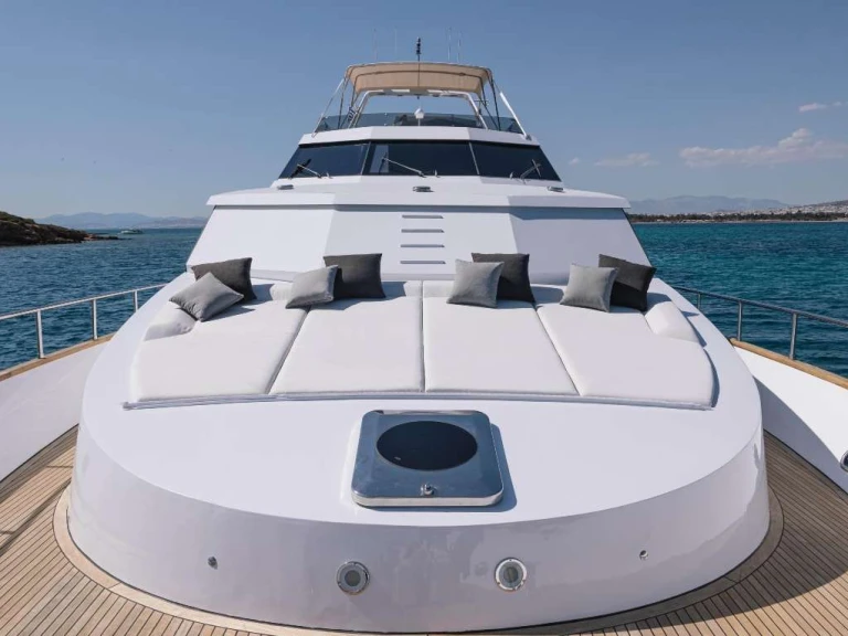 Hire Luxury Yacht with or without skipper Versilcraft Athens
