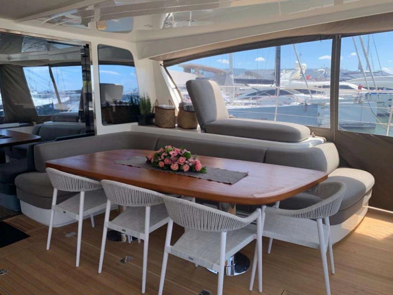 Luxury Yacht to hire Athens at the best price