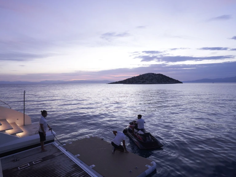 Hire Luxury Yacht with or without skipper Lagoon Néa Péramos
