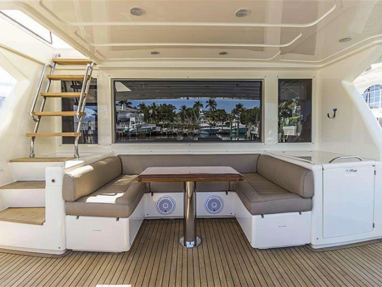 Charter a Mochi NOMADA in Bahamas on Samboat