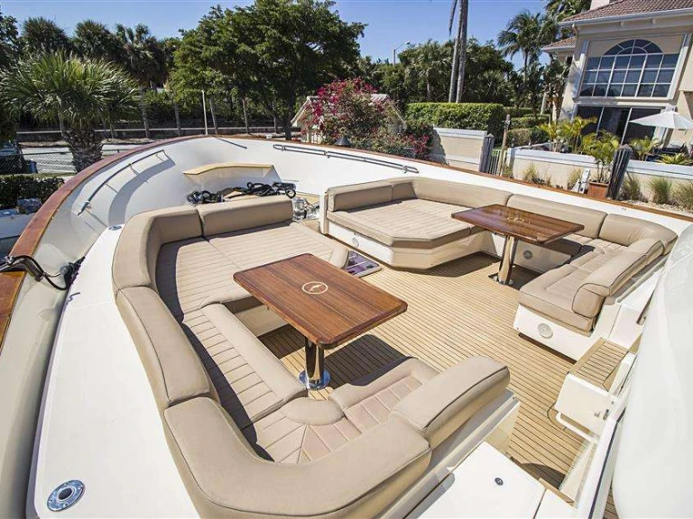 Hire Luxury Yacht with or without skipper Mochi Bahamas