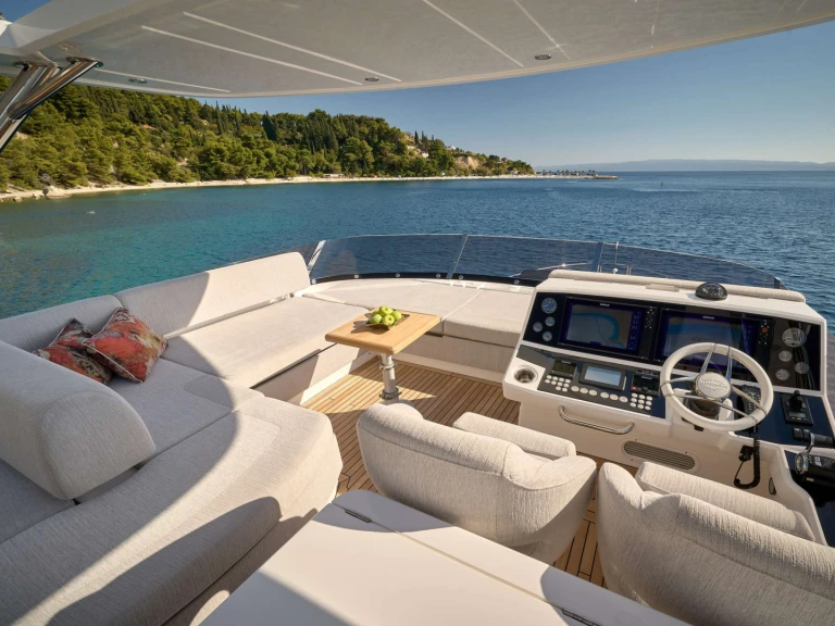 Luxury Yacht hire in Croatia - Sunseeker Hideaway 