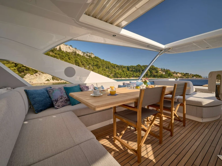 Charter a Sunseeker Hideaway  in Croatia on Samboat