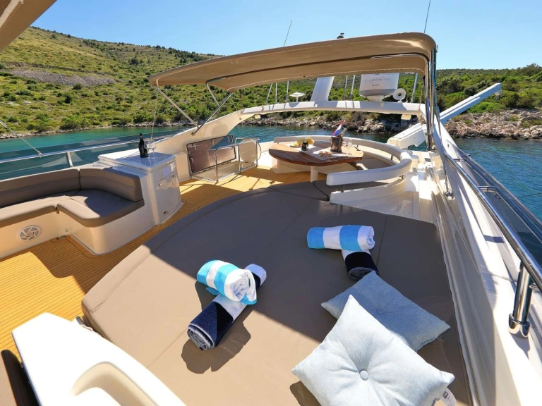 Hire a Ferretti LUNA ROSSA Athens