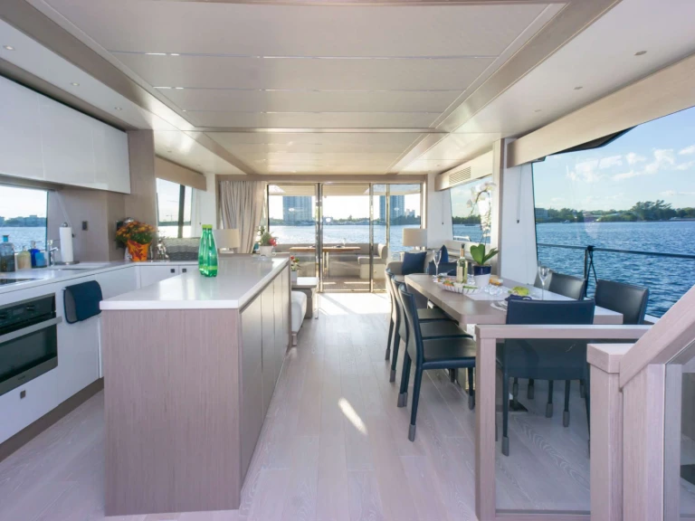 Hire Luxury Yacht with or without skipper Sunseeker Miami