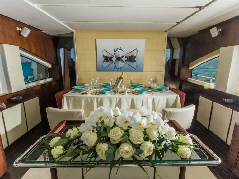 Luxury Yacht to hire Athens at the best price