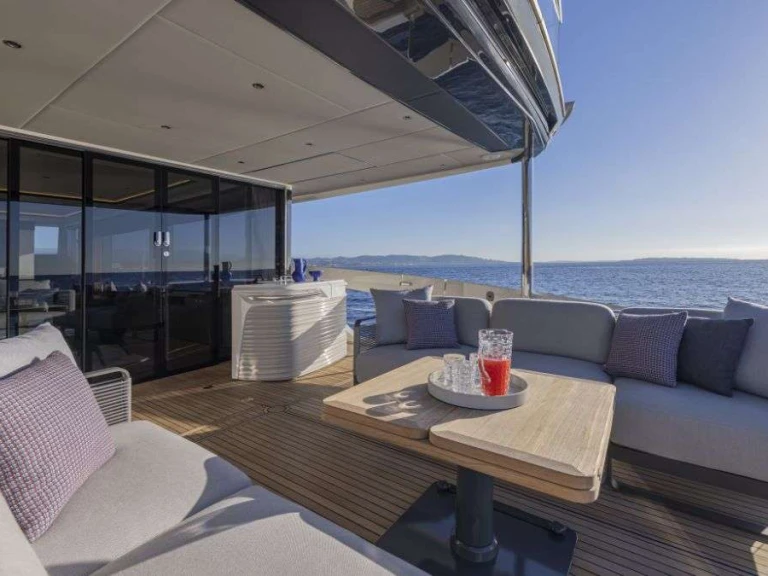 Charter a Absolute Azur in French Riviera on Samboat