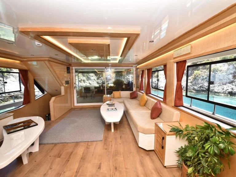 Luxury Yacht hire in Greece - Custom Compass