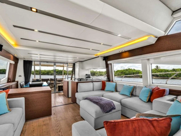 Yacht charter Nassau - Prestige Yachts Oceana on SamBoat