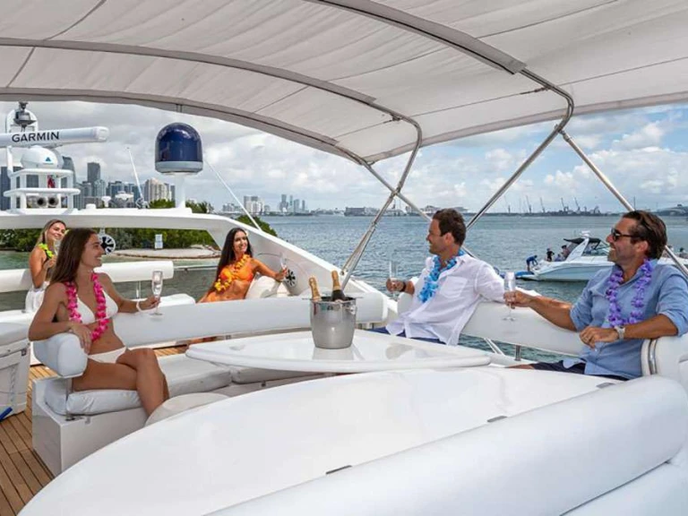 Charter a Sunseeker GIULI in Miami on Samboat