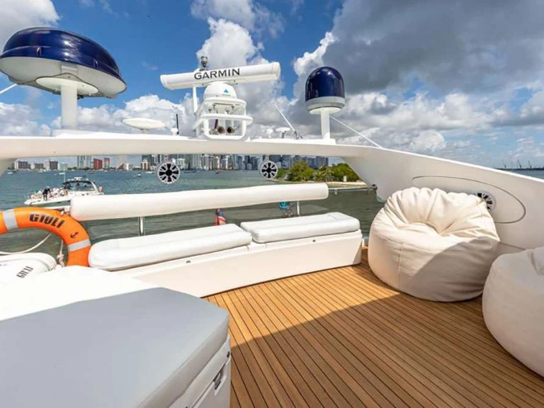 Hire Luxury Yacht with or without skipper Sunseeker Miami