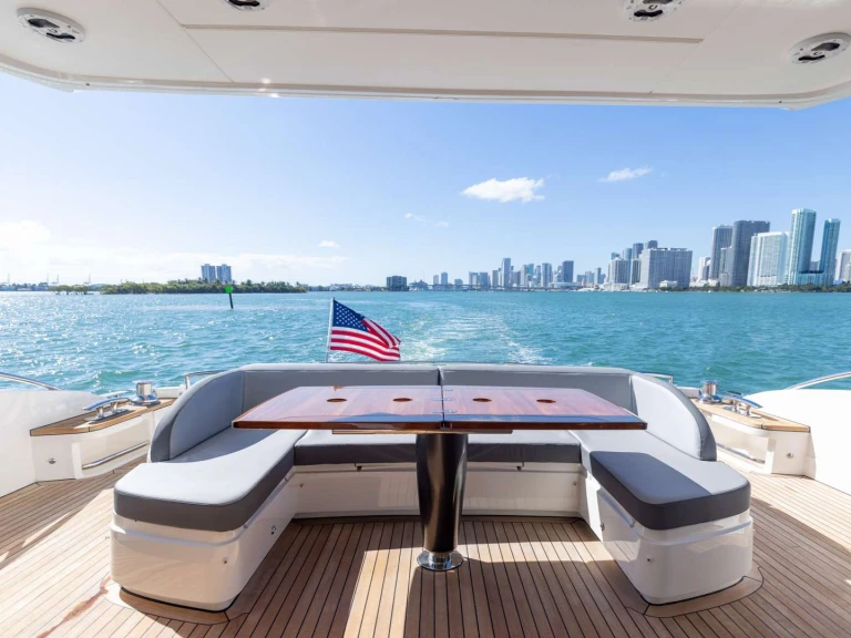 Luxury Yacht to hire Miami at the best price