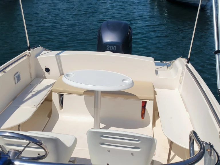 Hire a Jeanneau Cap Camarat 7.15 Saint-Jean-de-Luz
