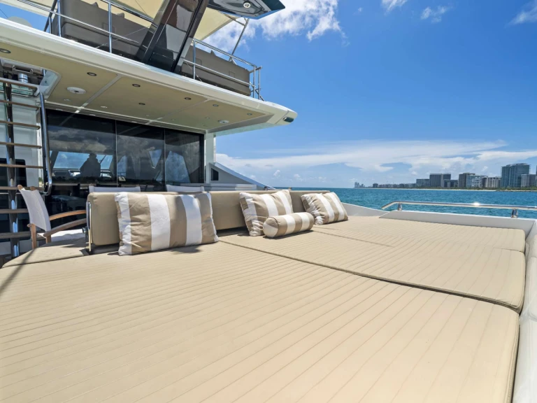 Hire Luxury Yacht with or without skipper Azimut State of Florida