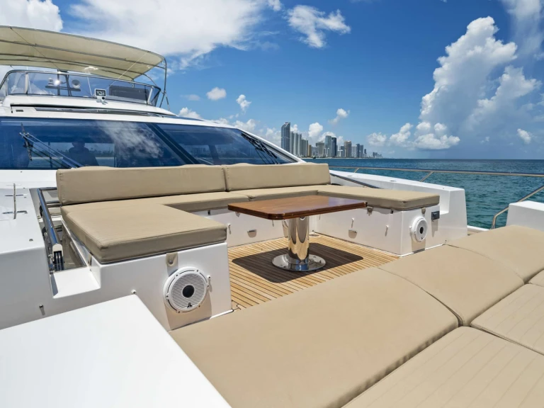 Hire Luxury Yacht Azimut with a boat licence