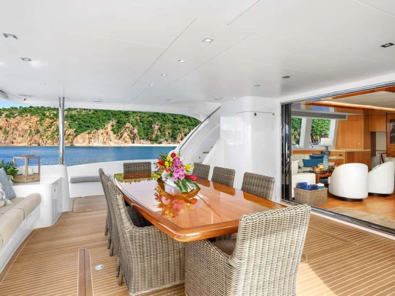 Yacht hire Bahamas cheap SEAGLASS 74