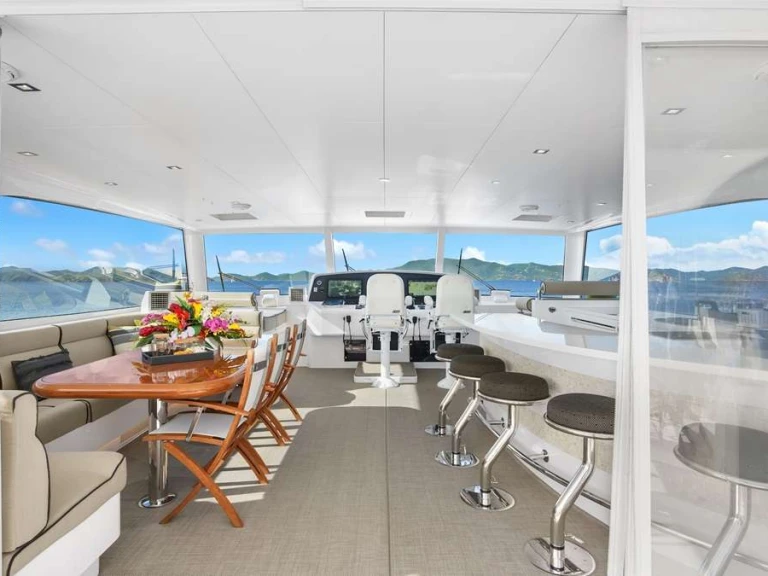 Luxury Yacht hire in Bahamas - Horizon SEAGLASS 74