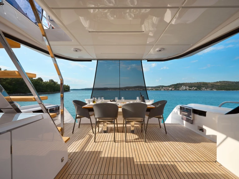Hire a Ferretti WE2 Šibenik