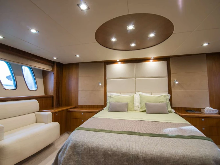 Yacht charter Greece - Sunseeker ELENTARI on SamBoat