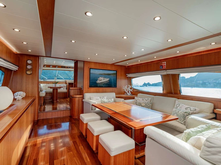 Hire Luxury Yacht with or without skipper Posillipo Cannigione
