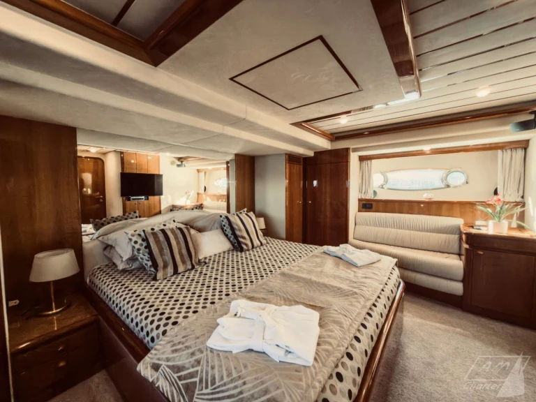 Yacht charter Riposto - Ferretti Angelica on SamBoat