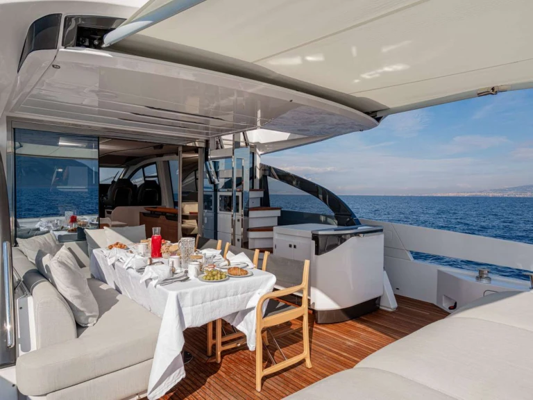 Hire Luxury Yacht with or without skipper Azimut Castellammare di Stabia