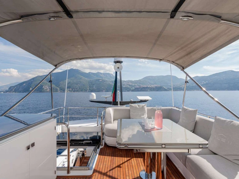 Luxury Yacht to hire Castellammare di Stabia at the best price