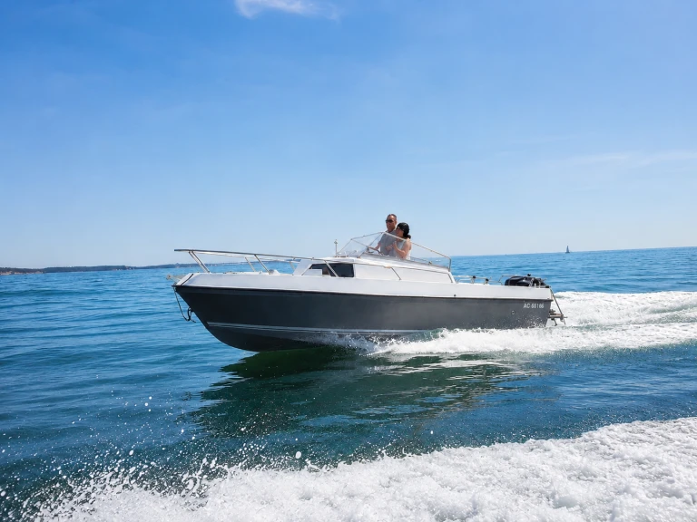 Hire Motorboat Sbpem with a boat licence