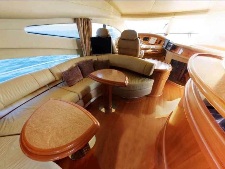 Hire Luxury Yacht Azimut with a boat licence