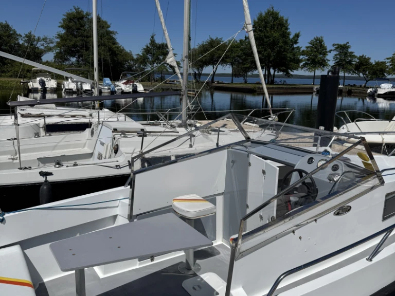 Sbpem S570 charter bareboat or skippered in  Biscarrosse